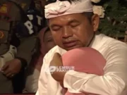 Air Mata Bahagia Bu RT dan Sentuhan Hati Gubernur Dedi Mulyadi di Cirebon Gubernur Dedi Mulyadi bantu Bu RT