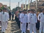 Pelantikan Bergelombang di Jalan Bergelombang: 110 Pejabat Subang Resmi Dilantik di Atas Aspal Berlubang pelantikan pejabat Subang di jalan rusak