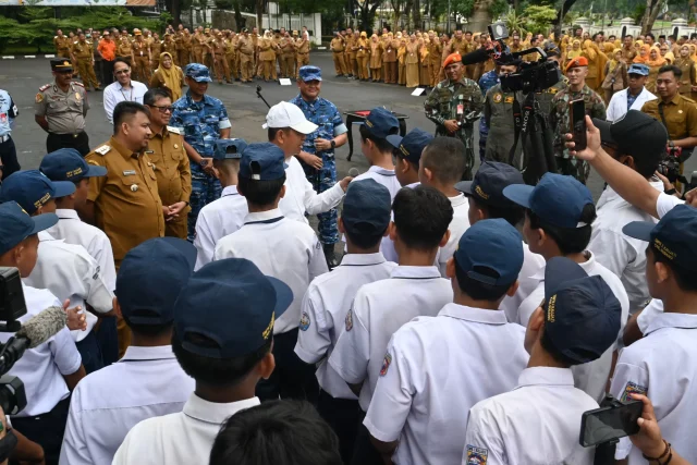 pendidikan karakter pelajar Subang di barak militer