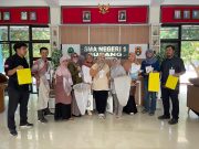 Ekologi dan AI Bertemu di Subang: Guru Biologi Belajar Pakai Laptop, Sumpit, dan… Gelas Plastik?! pelatihan guru biologi Subang