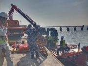 Sigap dan Tangguh! KM Sinozi Terbalik, Lanal Cirebon Langsung Tancap Gas