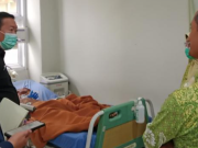 Kadinkes Subang Jenguk Pasien di Purwakarta, Respons Cepat Aduan Warga