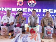 Satgas Pangan Polda Jabar Bongkar Kecurangan Beras, Enam Tersangka Diamankan Satgas Pangan Polda Jabar