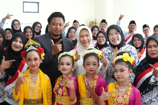 Elita Budiarti apresiasi guru Subang