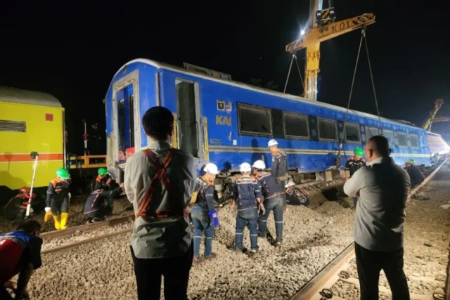 KA Argo Bromo Anggrek anjlok Subang