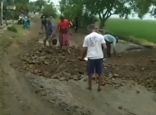 Perbaikan jalan Blanakan Muara Subang