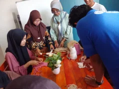 Desi Diana, Eks TKW yang Jadi Guru Bahasa Asing dan Perajin Makrame di Subang Desi Diana mantan TKI Subang guru bahasa asing dan pengrajin makrame