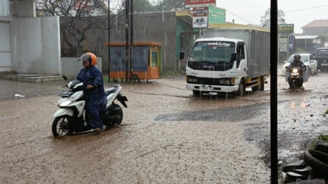 jalan rusak Subang Pamanukan