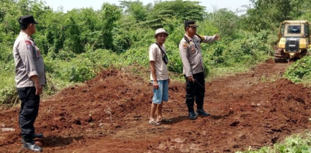 Kapolsek Pagaden tanam jagung hibrida Subang