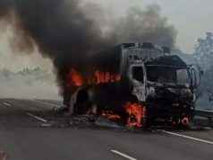 Ribuan Paket Online Ludes, Truk Ekspedisi Terbakar di Tol Cipali Subang Truk ekspedisi terbakar Tol Cipali