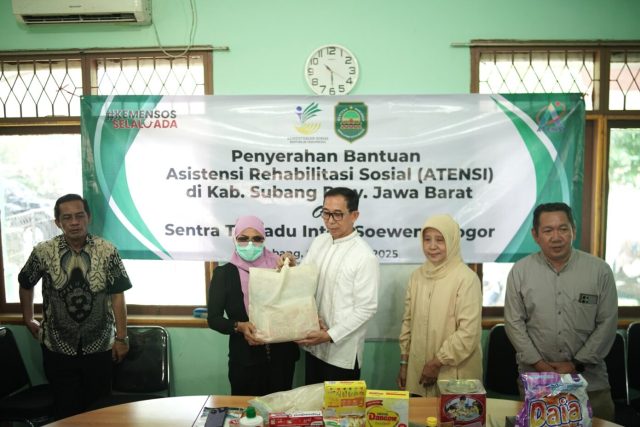 Sekda Subang salurkan bantuan ATENSI
