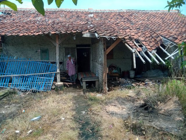 Rumah tidak layak huni Mak Sawinah Subang