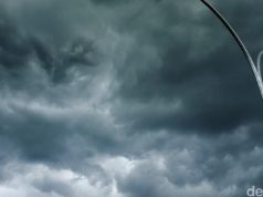 Awan Hitam Terbang di Langit Subang, Eh… Ternyata Busa Misterius! busa hitam di langit Subang