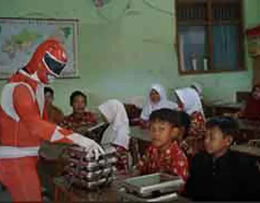 Petugas MBG Subang Kenakan Kostum Power Ranger, Murid SD Sambut dengan Sorak Histeris MBG Subang kostum power ranger