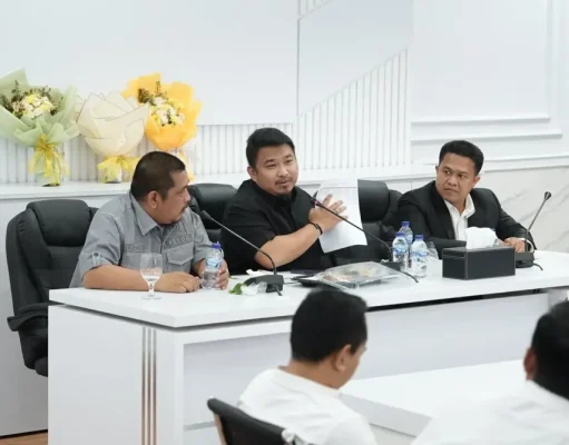 Bupati Subang Pastikan Pekerja Ekspedisi Aqua Aman dari Ancaman PHK Bupati Subang lindungi pekerja ekspedisi Aqua