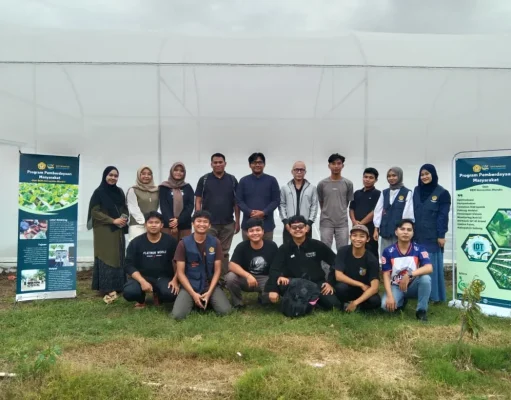 Hidroponik Cerdas di Subang: Ketika IoT, Surya, dan Semangat Mahasiswa Turun ke Lahan hidroponik cerdas berbasis IoT di Subang