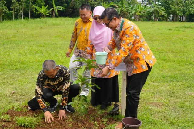 1211984925 Kepala BNPT RI tanam pohon