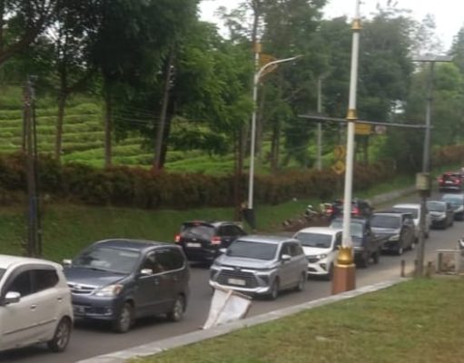 Libur Akhir Tahun, Jalur Wisata Ciater Subang Sempat Padat Merayap Jalur wisata Ciater Subang macet