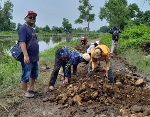 Jalan Rusak Tahunan Diperbaiki, Warga Patimban Subang Luapkan Kegembiraan Perbaikan jalan Patimban