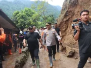 Kapolres dan Bupati Subang Kompak “Satroni” Lokasi Bencana Cisalak Kapolres Subang