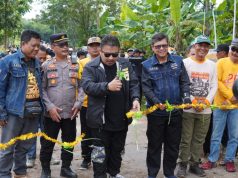 Gelontorkan Rp8 Miliar, Kang Rey Muluskan Dua Jalan di Cikaum Saba Desa Cikaum