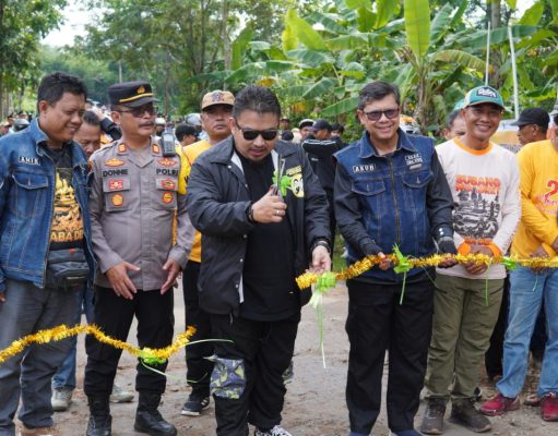 Gelontorkan Rp8 Miliar, Kang Rey Muluskan Dua Jalan di Cikaum Saba Desa Cikaum