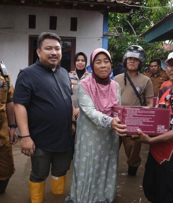 Bupati Subang Terjun ke Pantura, Pastikan Logistik dan Kesehatan Korban Banjir Terjamin Bupati Subang tinjau banjir