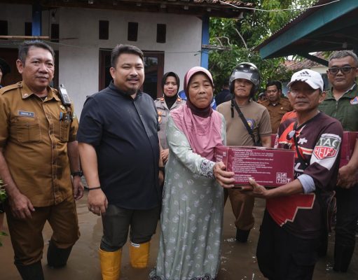Bupati Subang Terjun ke Pantura, Pastikan Logistik dan Kesehatan Korban Banjir Terjamin Bupati Subang tinjau banjir