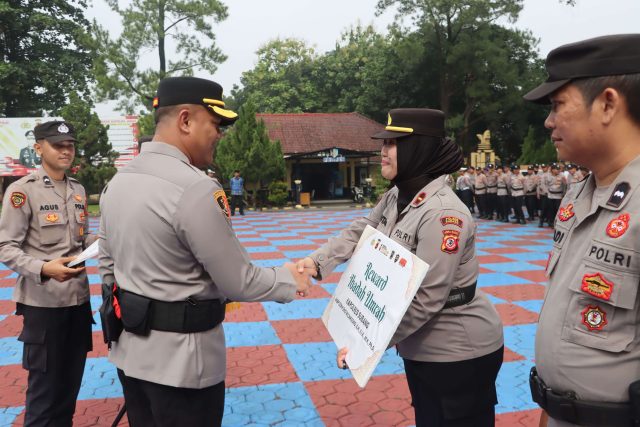 Hadiah umroh personel Polres Subang