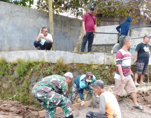 Wujudkan Lingkungan Sehat, Babinsa Jalancagak Subang Turun Tangan Bangun Gorong-Gorong di Curugrendeng Babinsa Jalancagak Bantu Bangun Gorong-gorong