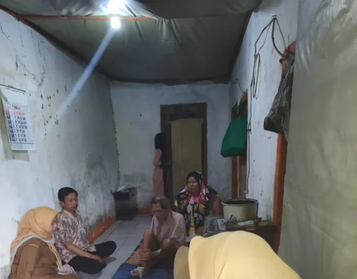 Pastikan Tepat Sasaran, Dinsos Subang Verifikasi Langsung Warga Penerima Bantuan Pengobatan Bantuan Pengobatan Dinsos Subang