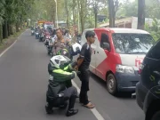 Drama Penangkapan Penggelap Mobil Ekspedisi: Terjebak Macet Buatan Polisi di Subang Kronologi penangkapan penggelapan mobil Subang
