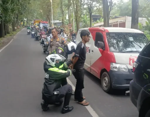 Drama Penangkapan Penggelap Mobil Ekspedisi: Terjebak Macet Buatan Polisi di Subang Kronologi penangkapan penggelapan mobil Subang