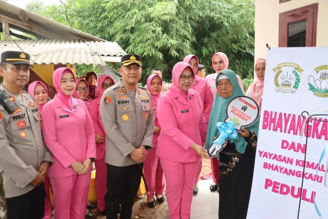 Bedah rumah Polres Subang