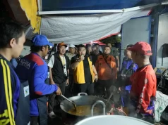 Totalitas! Kang Rey Bermalam di Posko Banjir Pamanukan Demi Pastikan Logistik Warga Aman Bupati Subang bermalam di Pamanukan