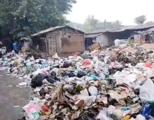 Pedagang Pasar Minggu Terminal Subang Mendesak Bupati Tangani Sampah Menumpuk pedagang Pasar Minggu Terminal Subang