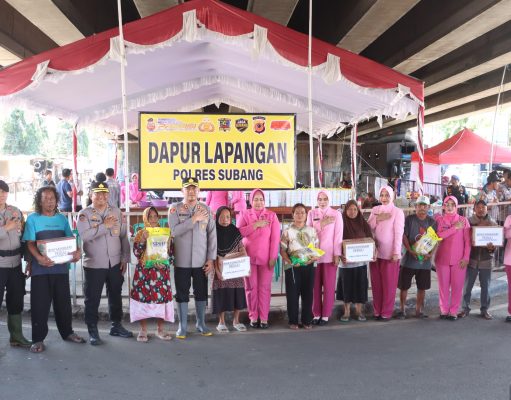 Polres Subang dan Bhayangkari Gerak Cepat, Dirikan Dapur Lapangan hingga Cek Kesehatan Korban Banjir Pamanukan Polres Subang tanggap banjir