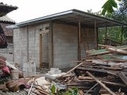 Kapolres Subang Bantu Nenek Ahmi Renovasi Rumah di Pagaden Barat