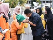 Bupati Subang Salurkan Bantuan Pribadi untuk 276 Petugas Kebersihan Bupati Subang