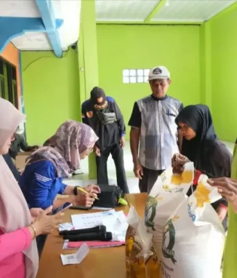 Penyaluran Bantuan Pangan di Subang: Prioritas bagi Warga Terdampak Banjir Penyaluran Bantuan Pangan di Subang