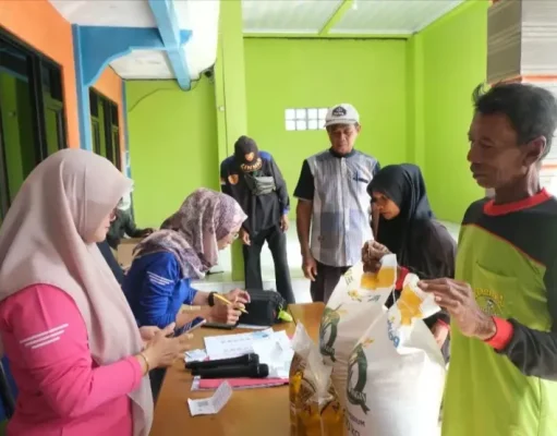 Penyaluran Bantuan Pangan di Subang: Prioritas bagi Warga Terdampak Banjir Penyaluran Bantuan Pangan di Subang