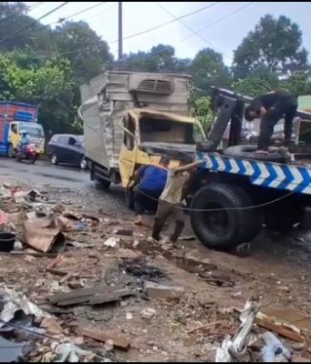 Kecelakaan Truk di Subang: Truk Telur Tabrak Warung, Satu Orang Tewas Kecelakaan Truk di Subang