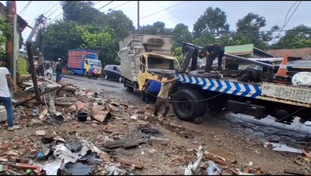 Kecelakaan Truk di Subang