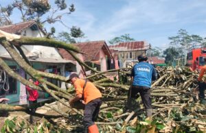 Angin Puting Beliung Jalancagak Rusak Ratusan Rumah di Subang Angin Puting Beliung Jalancagak