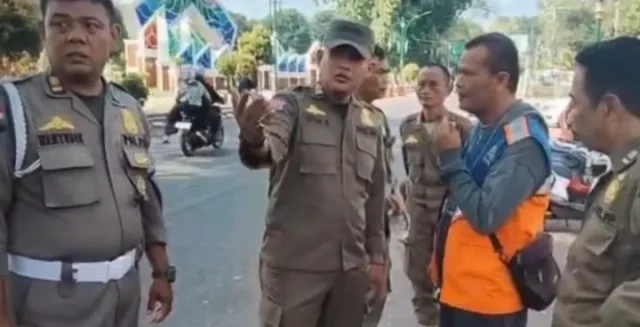 3601994031 Penertiban Alun-alun Subang