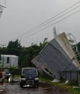Cuaca Ekstrem Subang: Angin Kencang Rusak Puluhan Rumah Warga Cuaca Ekstrem Subang