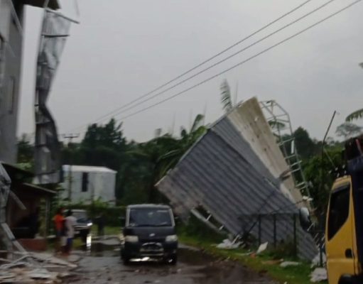 Cuaca Ekstrem Subang: Angin Kencang Rusak Puluhan Rumah Warga Cuaca Ekstrem Subang