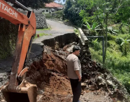 Respon Cepat PUPR Subang Tangani Longsor di Jalancagak Longsor Jalancagak Subang
