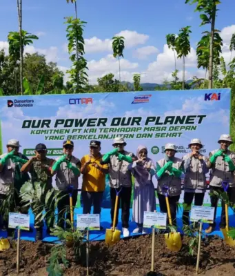 Aksi KAI Go Green di Subang: Tanam Ribuan Pohon Produktif Program KAI Go Green