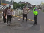 Jembatan Cijoged Subang Nyaris Ambruk, Polisi Tutup Jalur Utama Jembatan Cijoged Subang